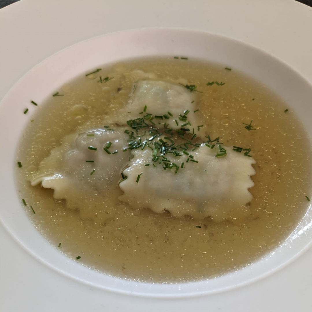 Hühnersuppe mit Ravioli